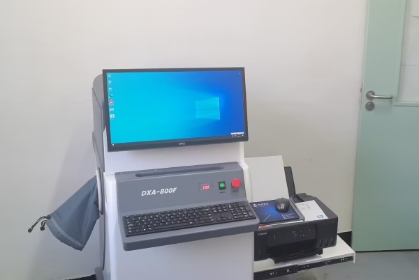 雙能X射線骨密度儀：準(zhǔn)確測量骨密度，助力骨質(zhì)疏松防治，守護(hù)骨骼健康